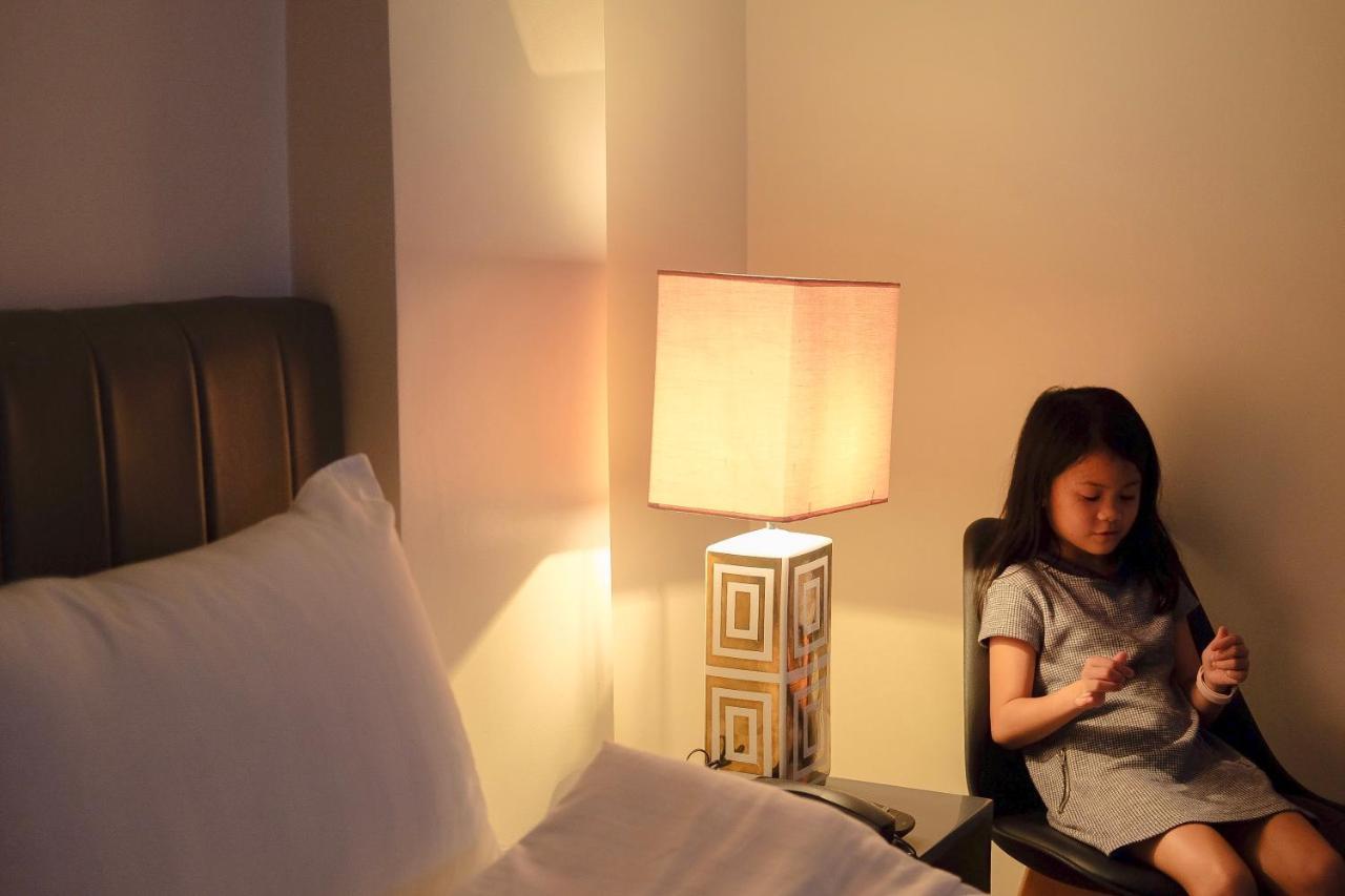Crevice Hotel Davao City Exteriör bild