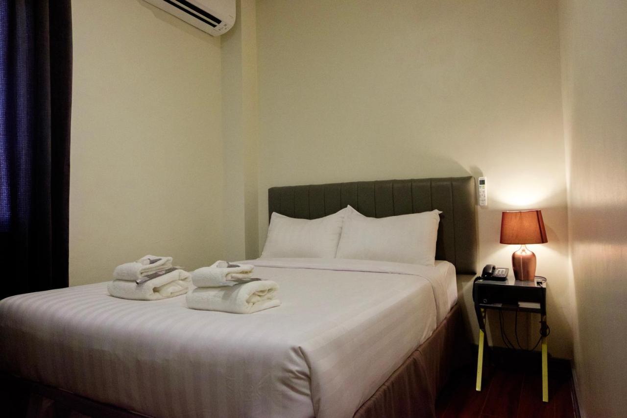 Crevice Hotel Davao City Exteriör bild